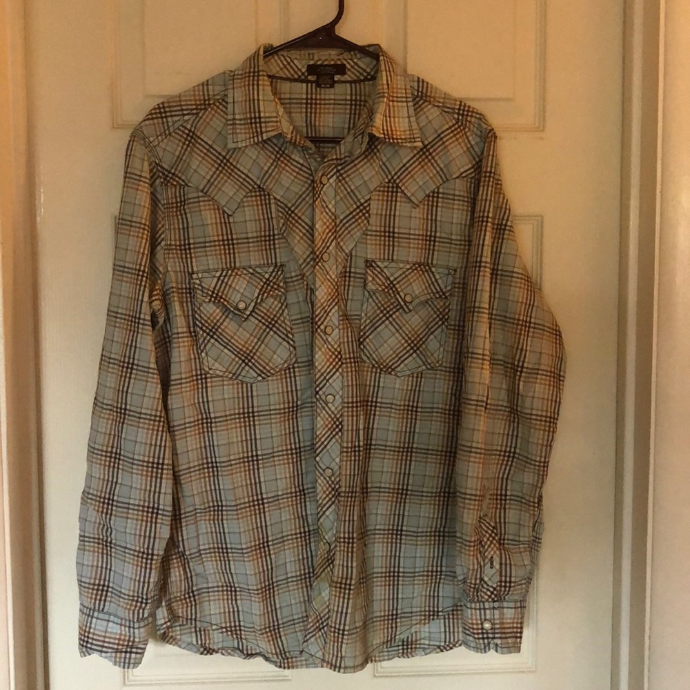 Men’s western-style cowboy shirt.